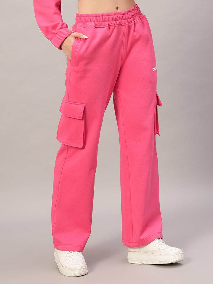 WOMEN CHARM FLEECE COLORBLOCK CARGO PANT PINK with pockets and cozy fleece fabric in vibrant pink.