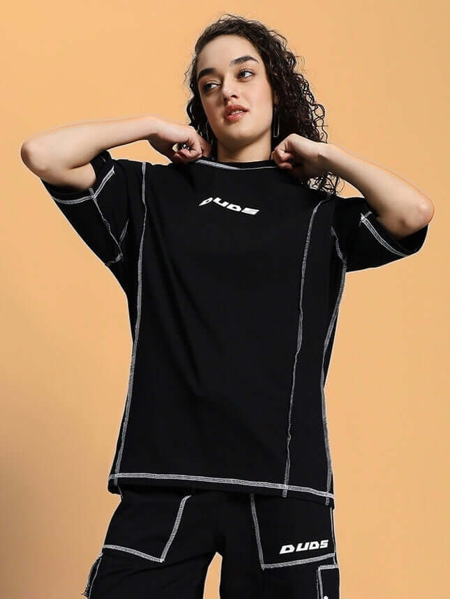 Woman wearing black oversized classic t-shirt in premium cotton with stylish stitching, showcasing comfortable and chic fashion.