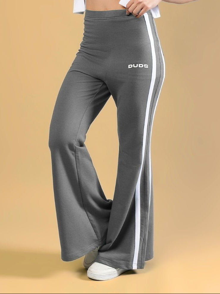 WOMENS FITTONIA COOL WIDE FLARE JOGGERS GERY in grey featuring a stylish wide flare fit and sporty design.