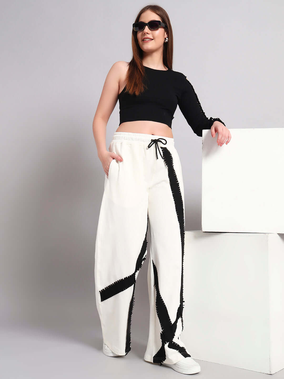 Model wearing women's frayed textured stripes co-ord set in off white-black with relaxed fit joggers and elasticated waistband.