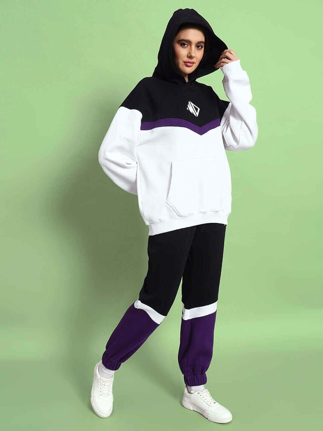 WOMEN HARLEY FLEECE COLORBLOCK CO-ORD WHITE PURPLE, sporty comfort and chic design for casual days, featuring a hoodie and pants set.