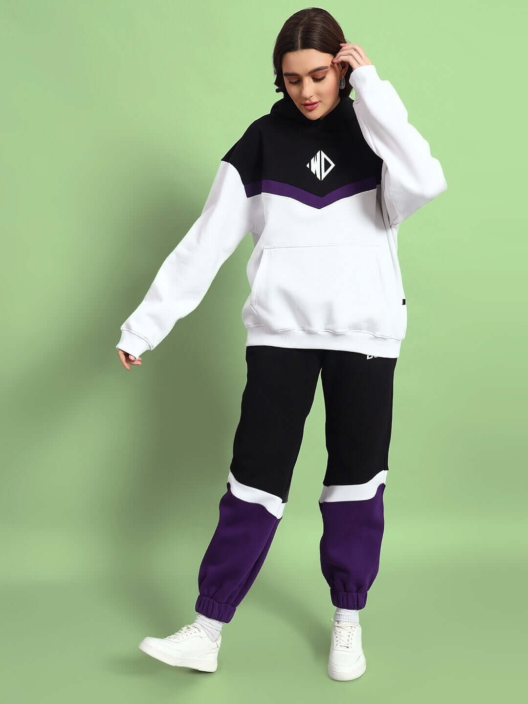 Woman wearing WOMEN HARLEY FLEECE COLORBLOCK HOODIE WHITE PURPLE, stylish and cozy streetwear.