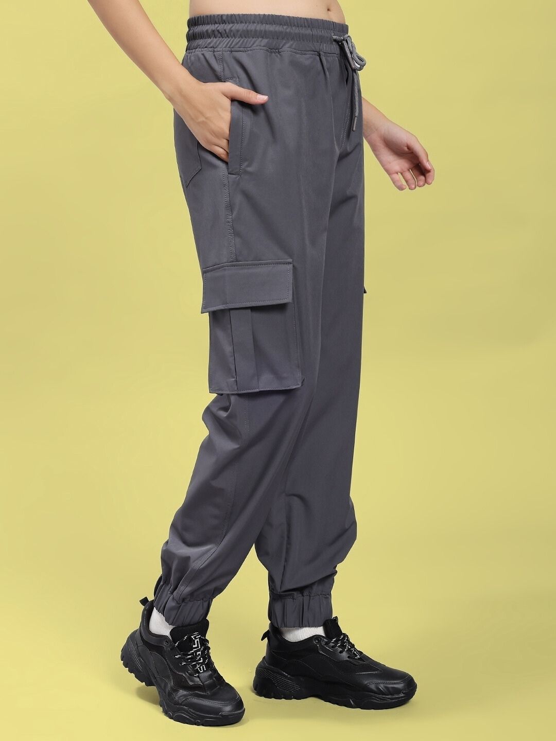 Model wearing WOMEN'S JACK RELAXED FIT MULTI POCKET CARGO DARK GREY, showcasing utility style and comfort.