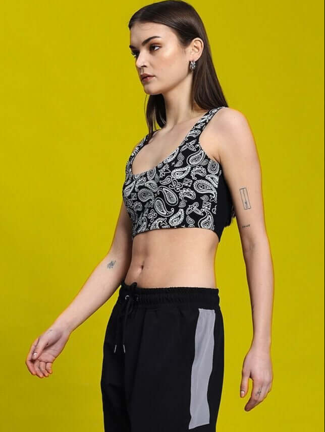 Model wearing Women's Linna Crop-Top in black with paisley pattern, showcasing premium cotton fabric. Fashionable and comfortable fit.