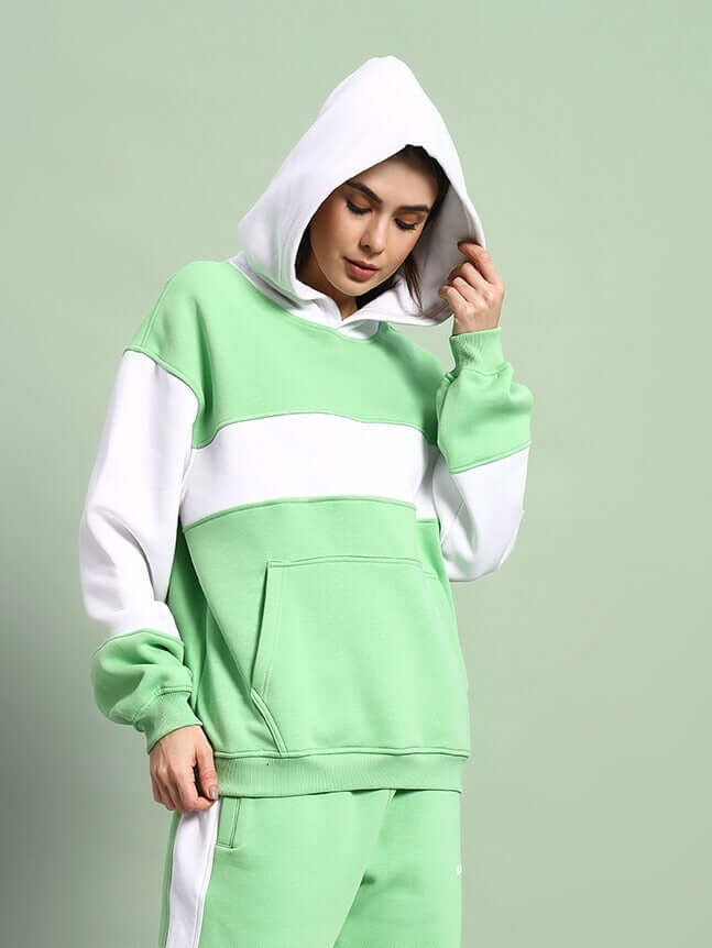 WOMEN MINTED BLISS FLEECE COLORBLOCK HOODIE GREEN WHITE in stylish oversized fit with bold design and cozy fleece fabric.