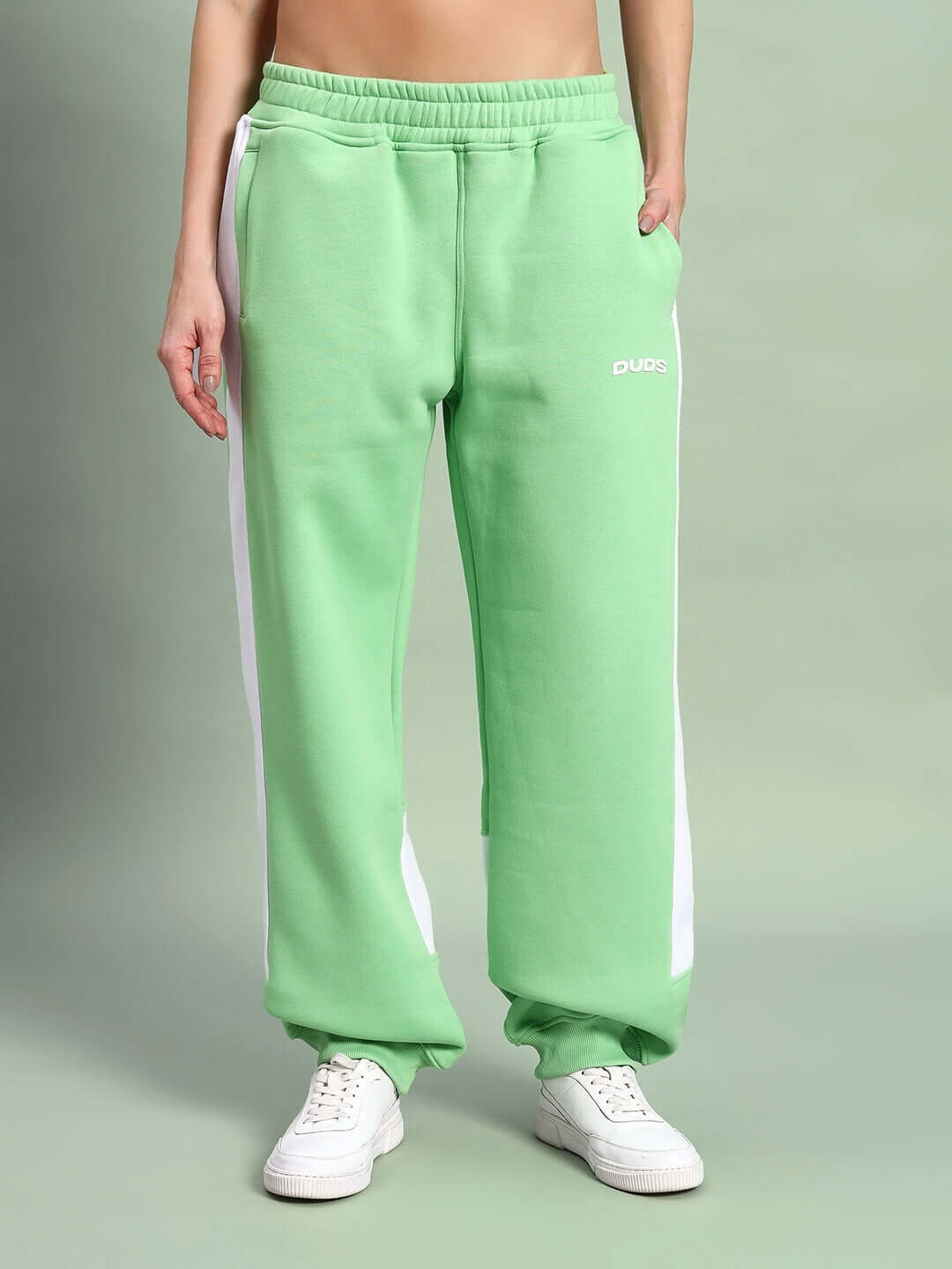WOMEN MINTED BLISS FLEECE CARGO PANT GREEN WHITE with elastic waistband and pockets