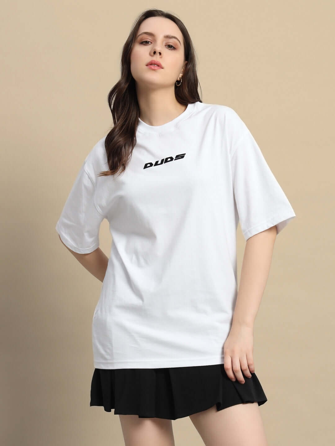 Model wearing women's oversized white t-shirt, stylish and comfortable, made from premium cotton, perfect for casual fashion.