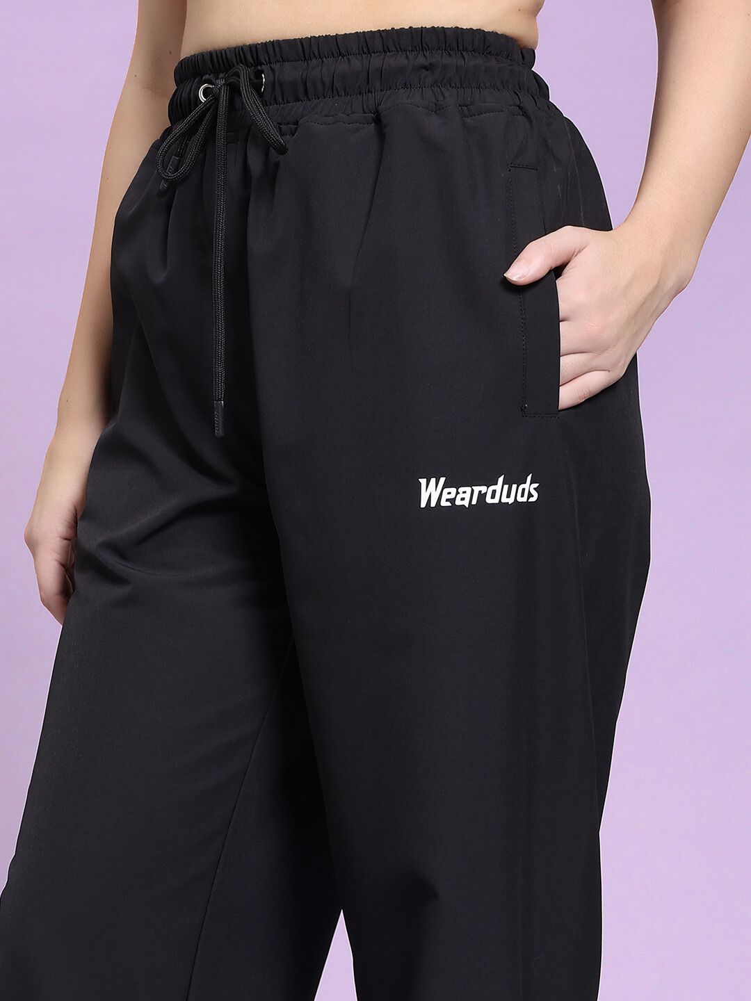 Close-up of WOMEN PERFACT RELAXED-FIT JOGGER BLACK with drawstring waist and side pocket.