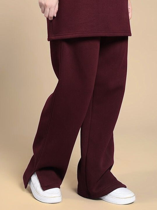 Front view of WOMEN'S SKODA COTTON FLEECE JOGGER MAROON with white sneakers.