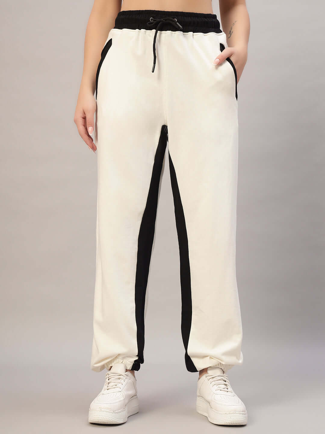 Model wearing WOMEN SPLINTER OVERSIZED CO-ORD SET OFF WHITE BLACK joggers featuring contrast black details.