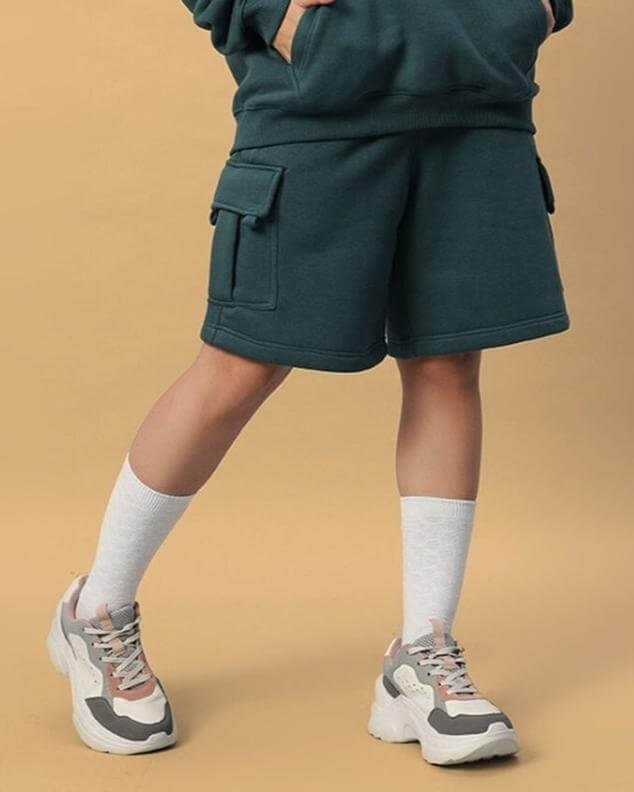 WOMEN'S HUSKY FLEECE SOLID CARGO SHORTS TEAL GREEN displayed on model