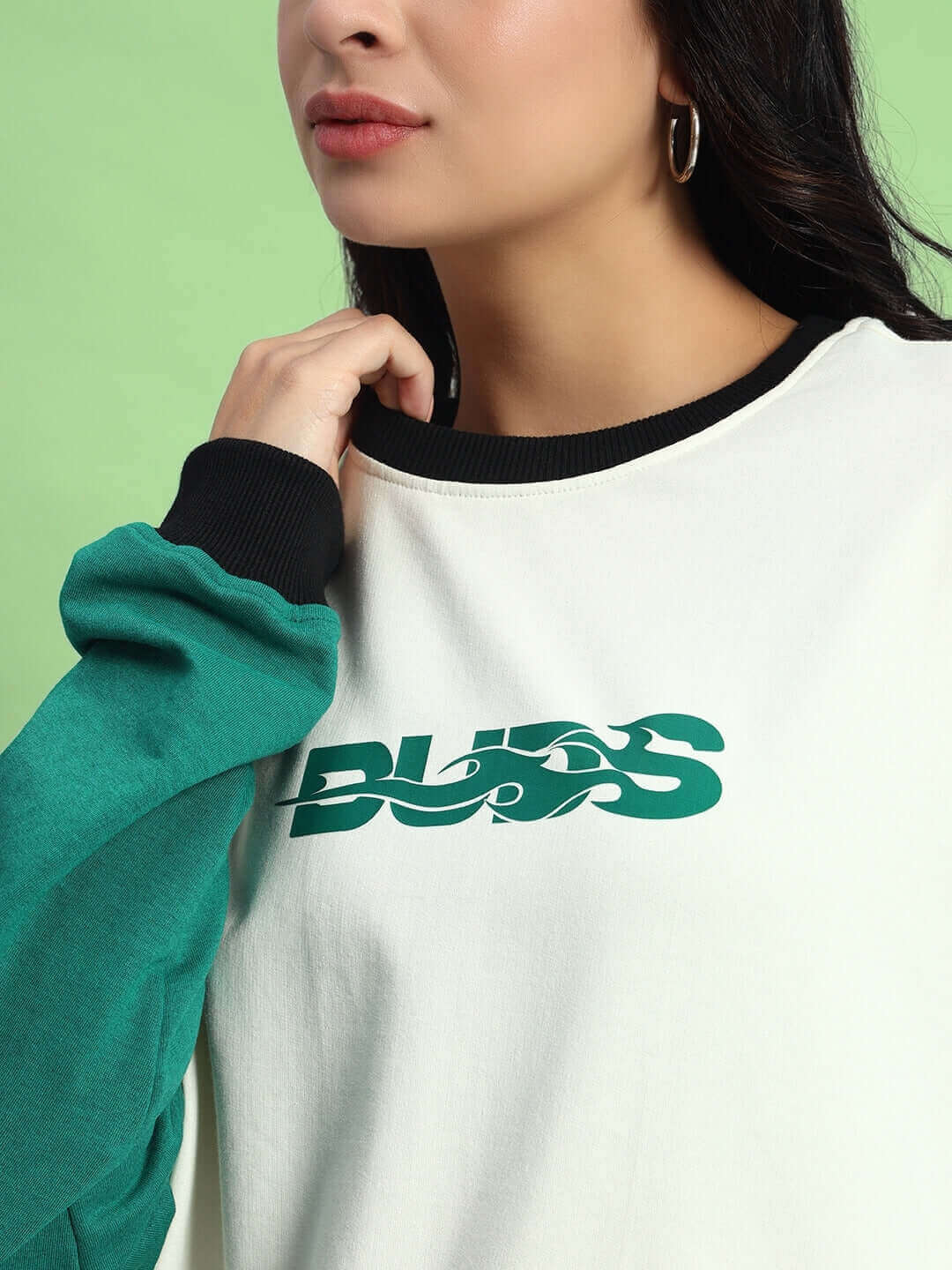 Model wearing WOMEN'S ZINGY OVERSIZED SWEATSHIRT OFF WHITE TEAL with logo, featuring cotton fabric and teal sleeves