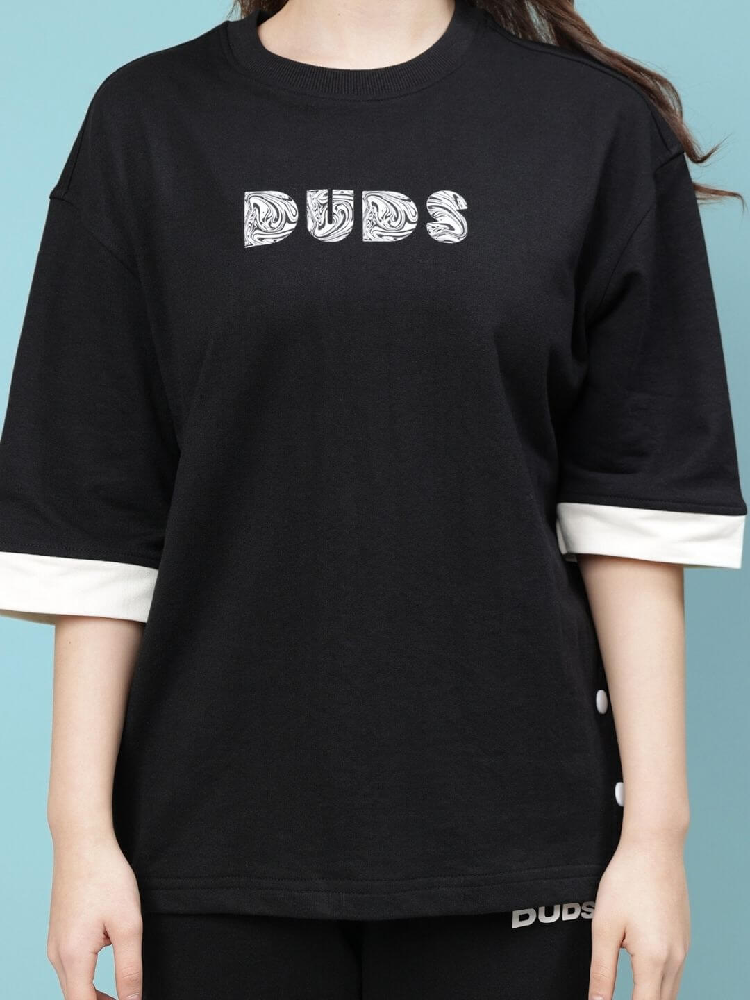 Model wearing WOMEN'S WESENT oversized black T-shirt with logo, made of premium cotton fleece.