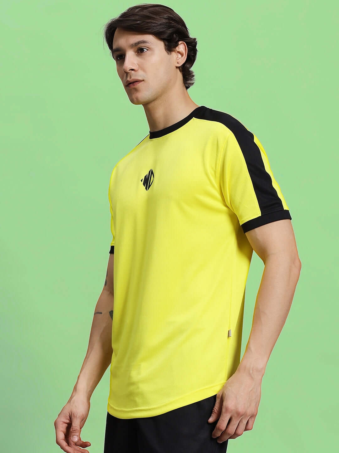 Sherpa regular fit yellow t-shirt made of sports polyester, modeled by a person, highlighting casual style suitable for active wear.