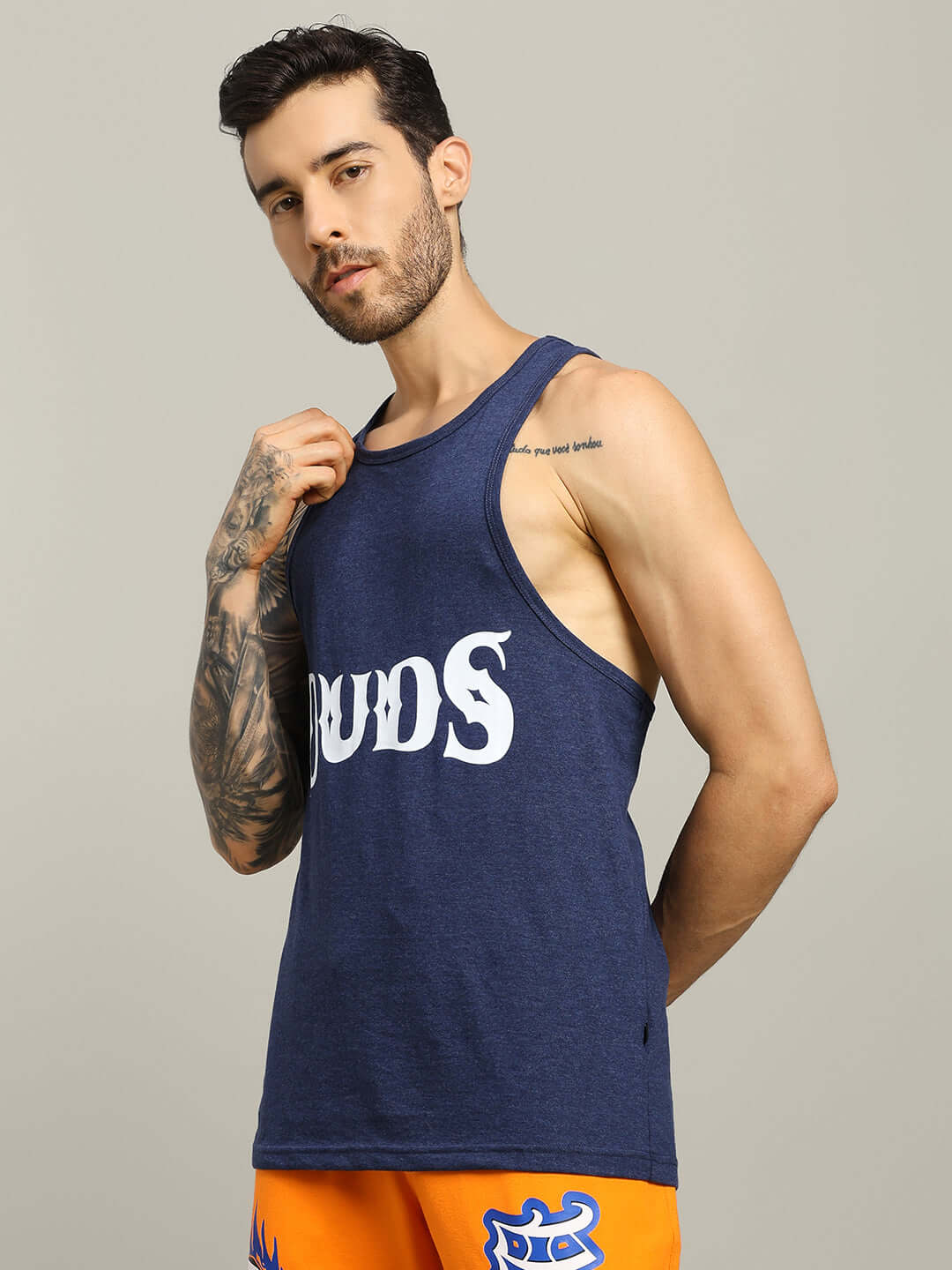 ZEMPA FITNESS blue gym t-shirt worn by a model, demonstrating athletic style and comfort.